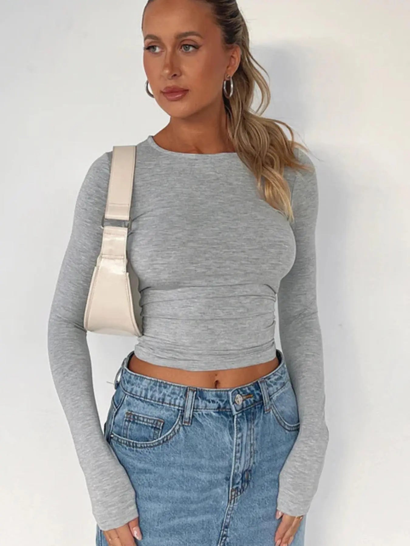 Women's Plain Long Sleeve Cropped Tee - Casual Round Neck Crop Top for Women